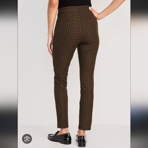 Old Navy - High Rise Pixie Pant Skinny - Size 8